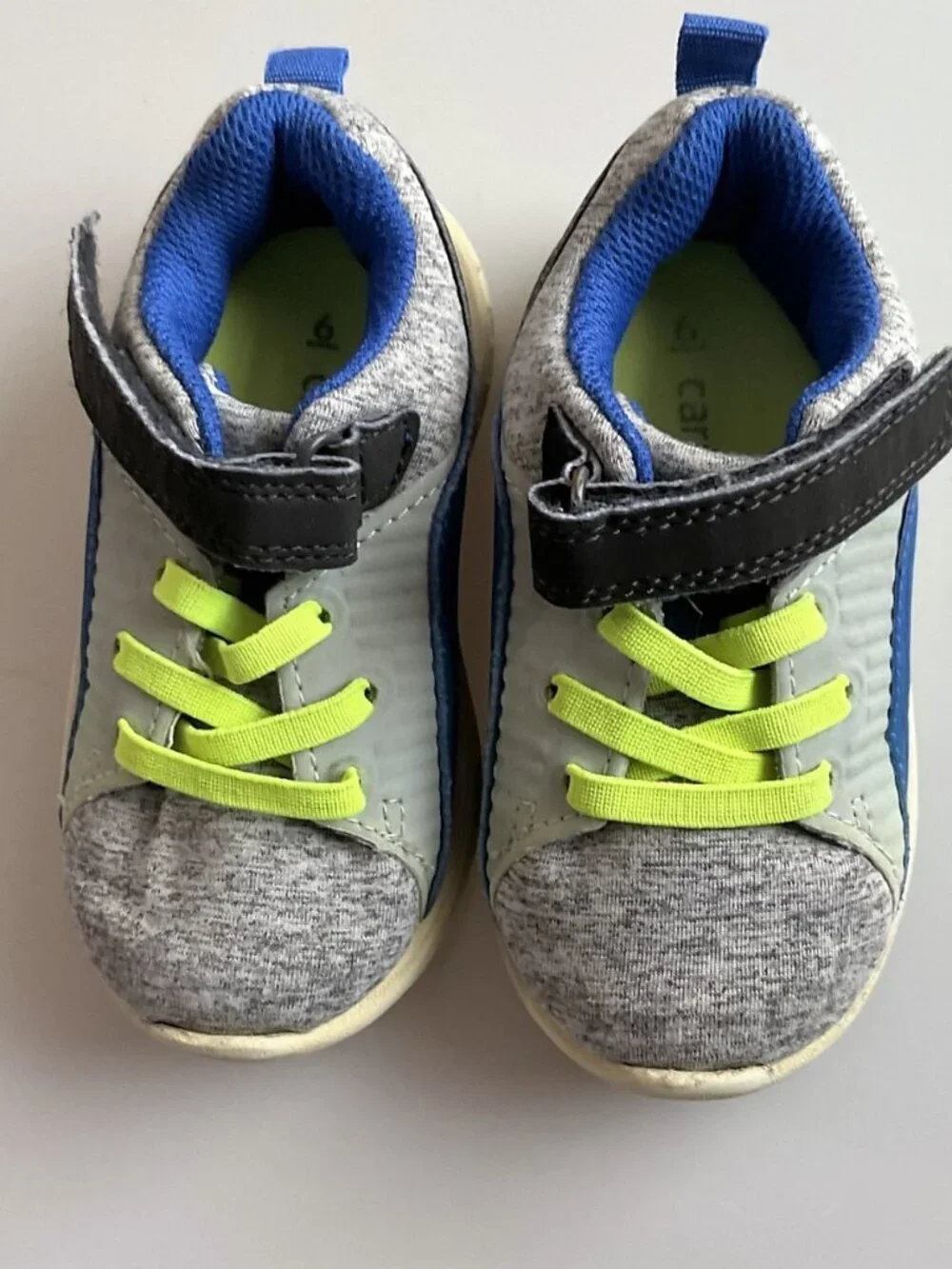 TODDLER SNEAKERS WITH HOOK AND LOOP CLOSURE